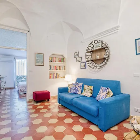 아파트 1 Bedroom Beach Front Apartment In Sanremo