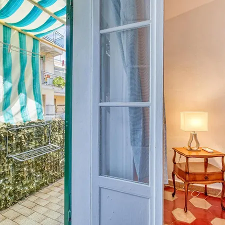 아파트 1 Bedroom Beach Front Apartment In Sanremo