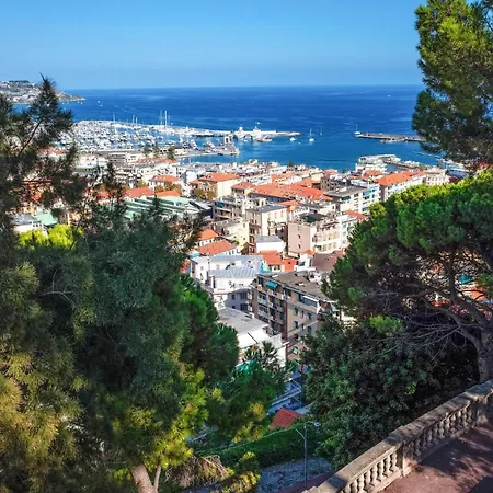 아파트 1 Bedroom Beach Front Apartment In Sanremo
