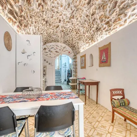 Lejlighed 1 Bedroom Beach Front Apartment In Sanremo